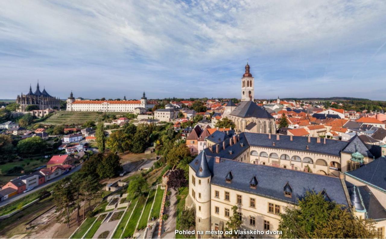 Comfortable Apartments Under The St. Barbara'S Cathedral Kutná Hora Exterior foto